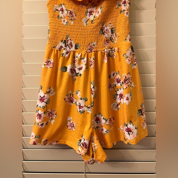 Francesca's Floral Off Shoulder Smocked Romper Juniors Size MEDIUM, Runs Small! - Picture 4 of 14